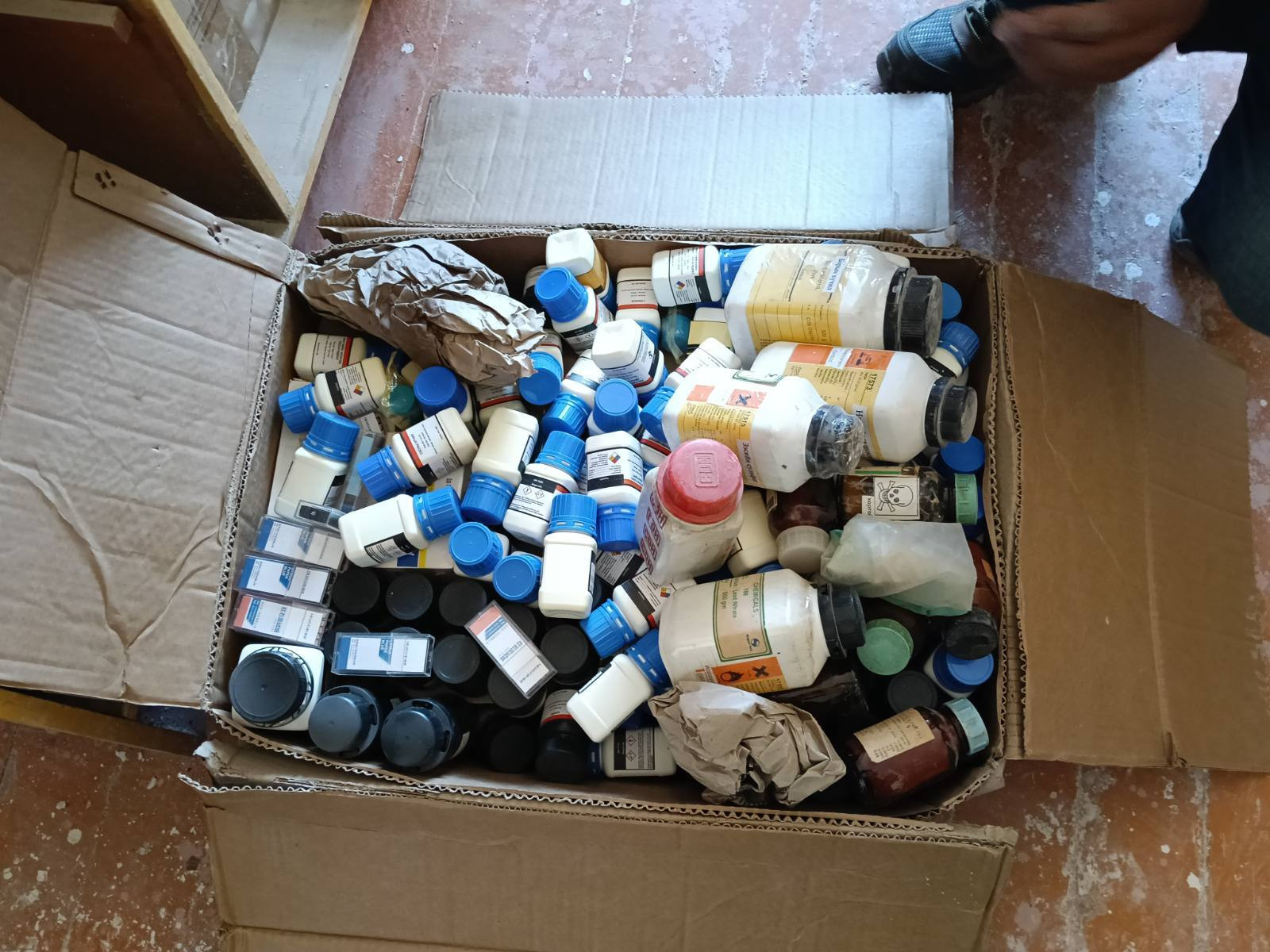 Орхон, Өвөрхангай, Сүхбаатар аймгуудын ерөнхий боловсролын сургуулиудад хадгалж байсан химийн бодисуудыг устгуулжээ